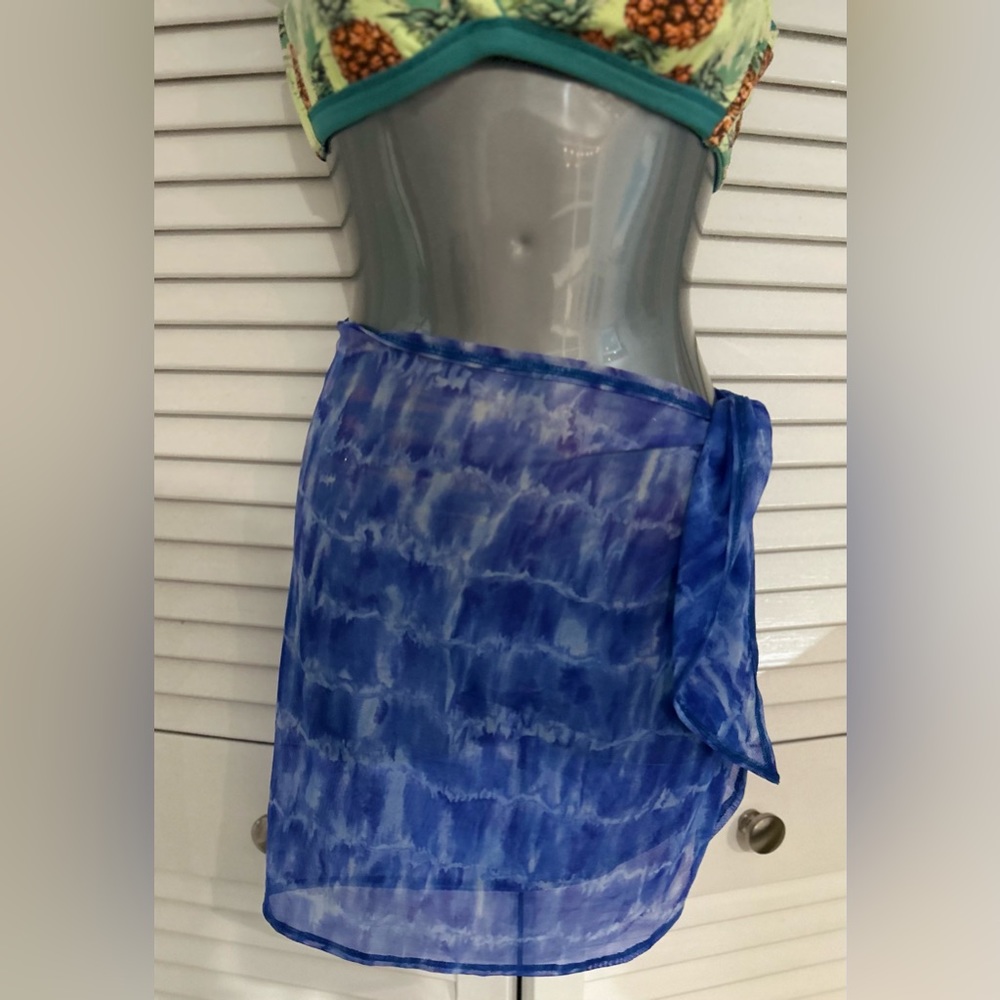 Curva Vintage blue and white mesh sarong- one size